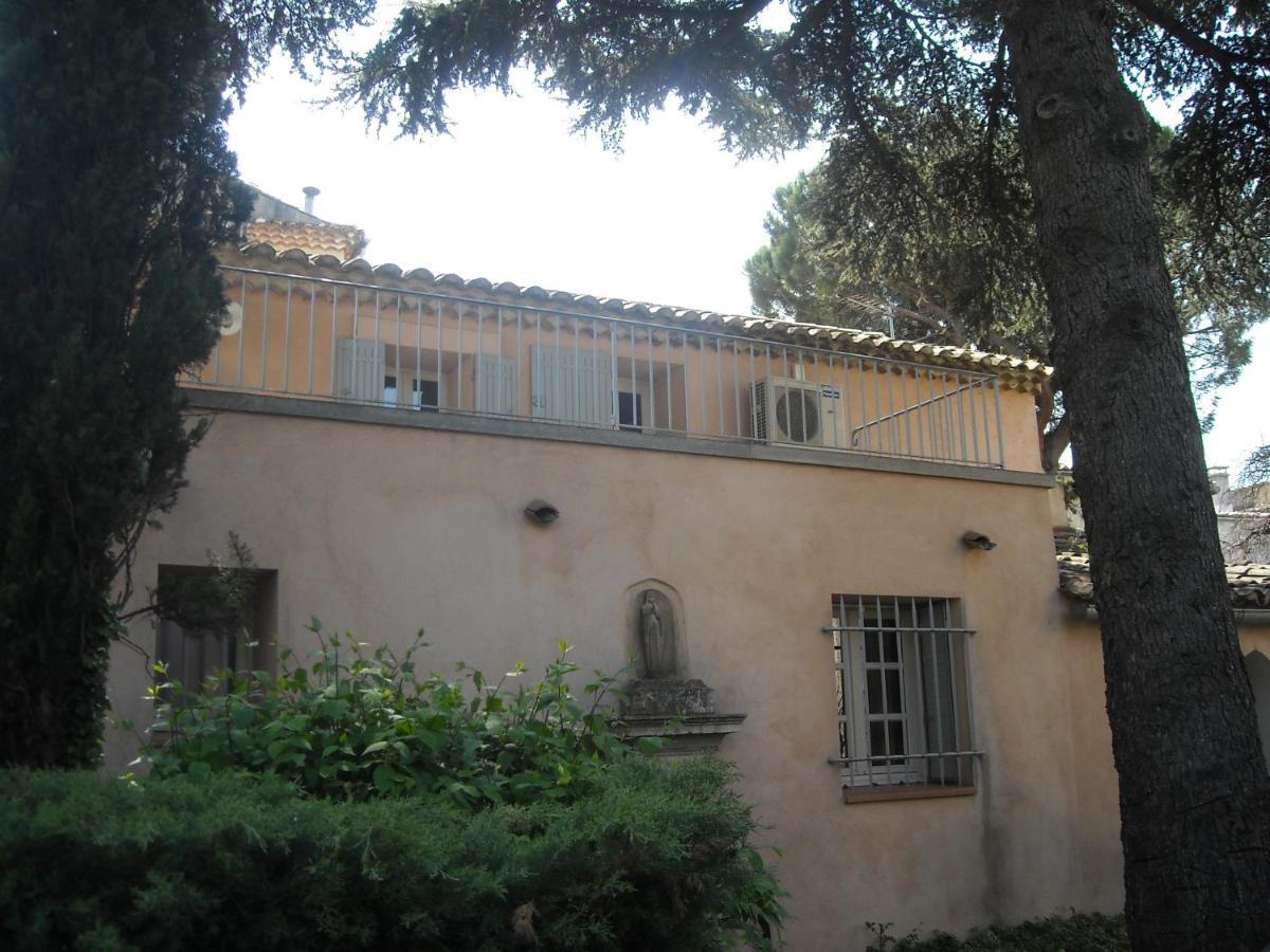 Maison de ville aux couleurs provençales. Carpentras Exterior foto