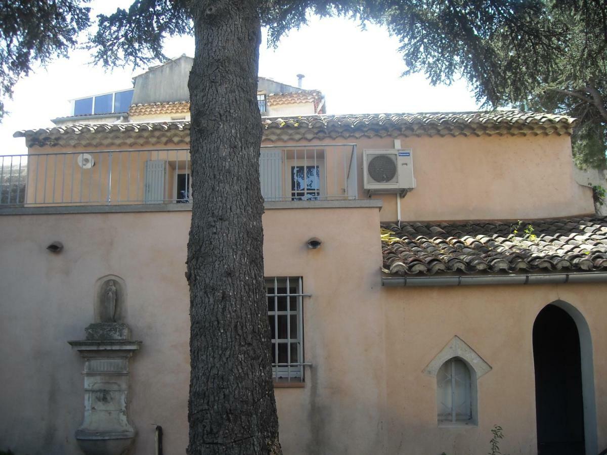 Maison de ville aux couleurs provençales. Carpentras Exterior foto