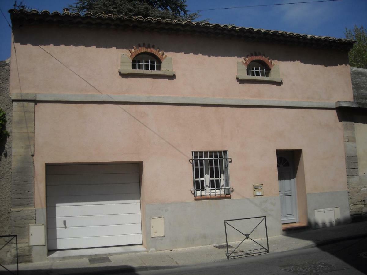 Maison de ville aux couleurs provençales. Carpentras Exterior foto